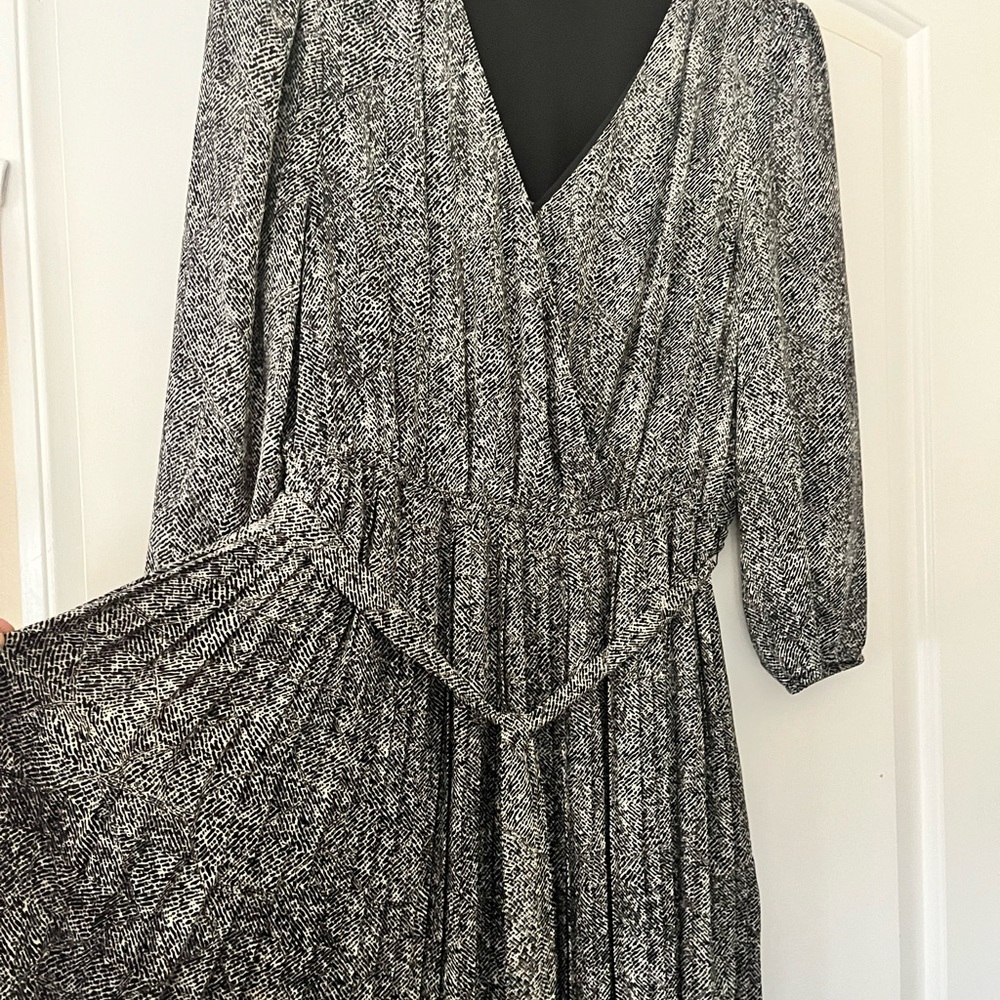 Dress - Picture 6 of 8